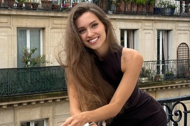 Vừa kết hôn được 5 tháng, hoa hậu Nga thiệt mạng vì con nai băng qua đường