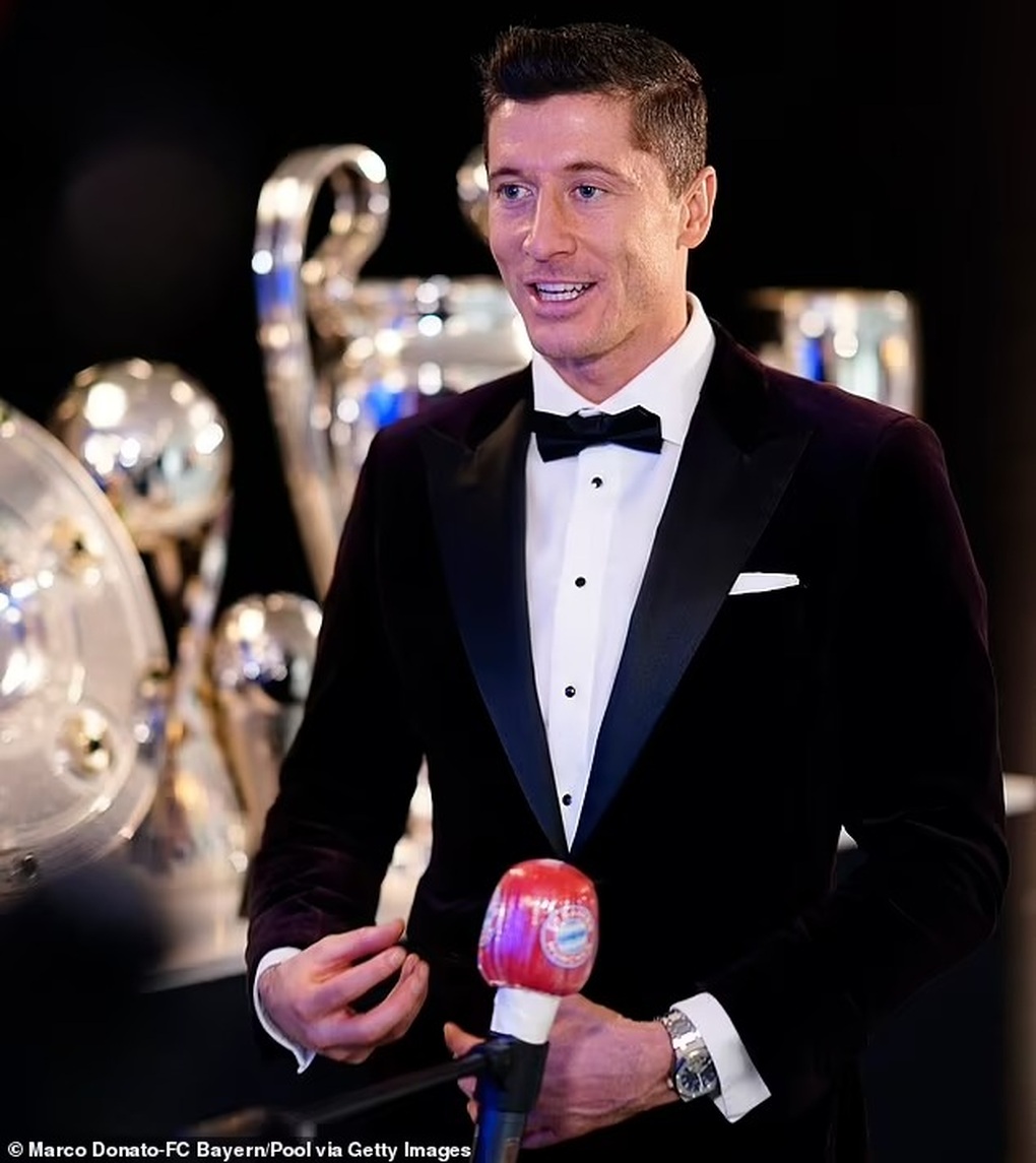 Lewandowski bị trộm đồng hồ đắt giá - 1 Lewandowski bị trộm đồng hồ đắt giá - 1