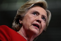 Ông Trump quyết định không truy tố bà Clinton