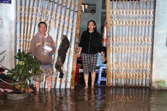 Lũ phá cửa cuốn trôi tài sản, nhiều gia đình trắng tay sau "đại hồng thủy"