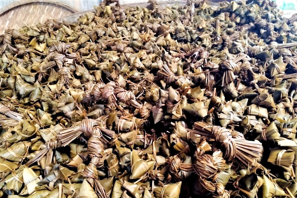 Người làm nghề thức thâu đêm làm thứ bánh giết sâu bọ - 9