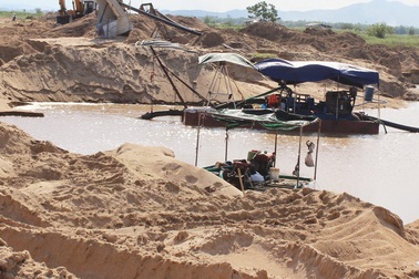 "Thách thức" quyết định của chính quyền, giám đốc doanh nghiệp giải thích do bận!