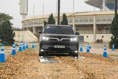 VinFast VF 9 chinh phục khách hàng Hà Nội qua loạt bài lái thử đầy cảm xúc