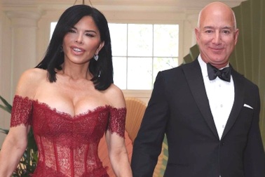 Người phụ nữ sắp kết hôn với tỷ phú Jeff Bezos trên du thuyền 500 triệu USD