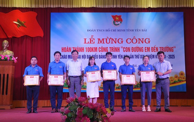 Yên Bái: Hoàn thành 100km Công trình "Con đường em đến trường" - Ảnh 1. Yên Bái: Hoàn thành 100km Công trình "Con đường em đến trường" - Ảnh 1.