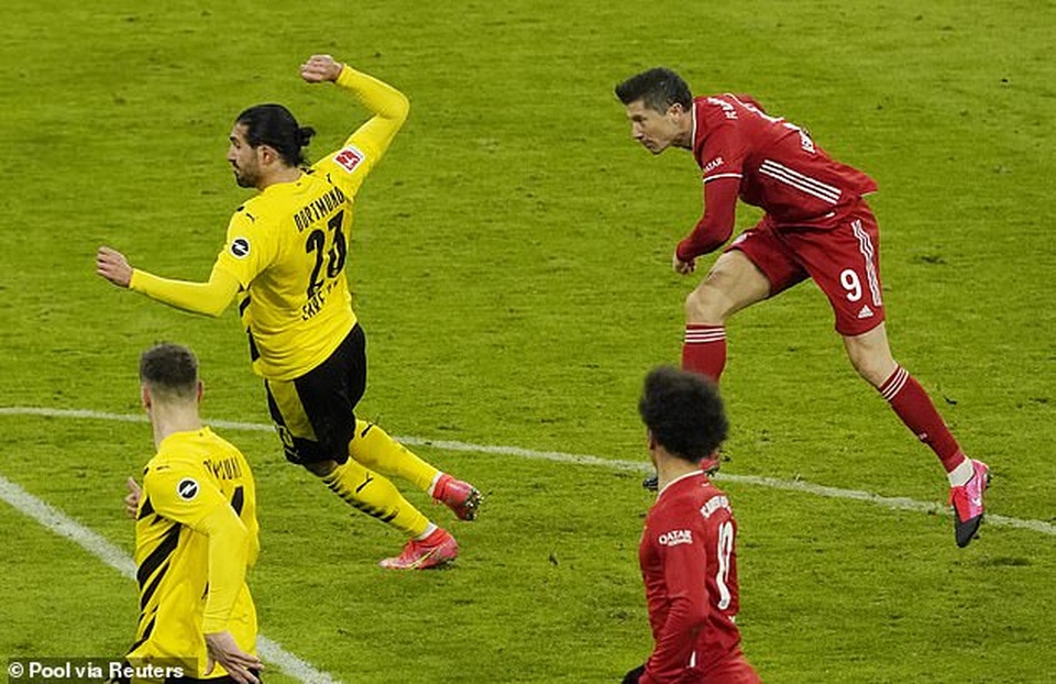 Lewandowski lập hat-trick, Bayern Munich ngược dòng đánh bại Dortmund - 7 Lewandowski lập hat-trick, Bayern Munich ngược dòng đánh bại Dortmund - 7