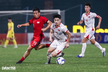 Màn trình diễn của Đình Bắc và Văn Trường trước U23 Singapore