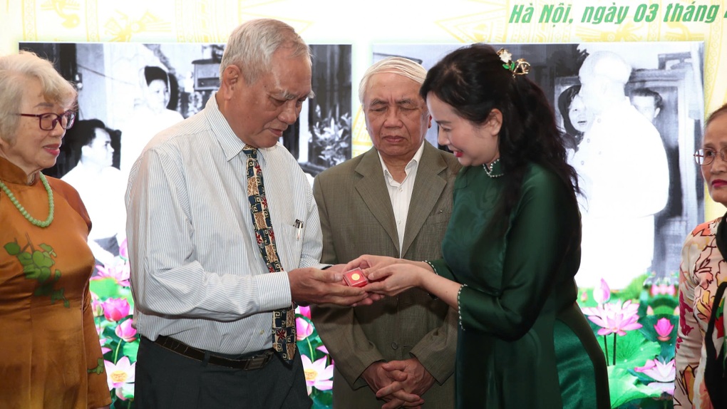 Khu Di tích Chủ tịch Hồ Chí Minh tiếp nhận kỷ vật ý nghĩa - 2 Khu Di tích Chủ tịch Hồ Chí Minh tiếp nhận kỷ vật ý nghĩa - 2