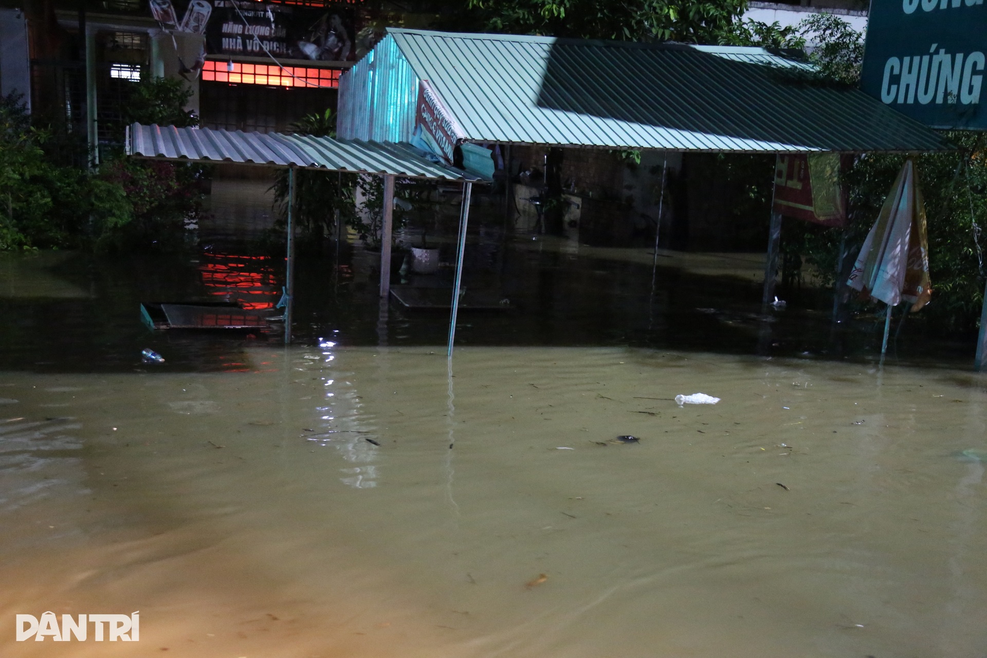 Rốn lũ Hàm Thắng ngập sâu, quốc lộ 1 tê liệt dù trời không mưa - 12 Rốn lũ Hàm Thắng ngập sâu, quốc lộ 1 tê liệt dù trời không mưa - 12