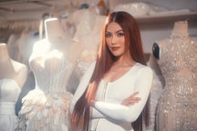 Lan Khuê trở lại showbiz, dành 1 năm thiết kế váy cưới