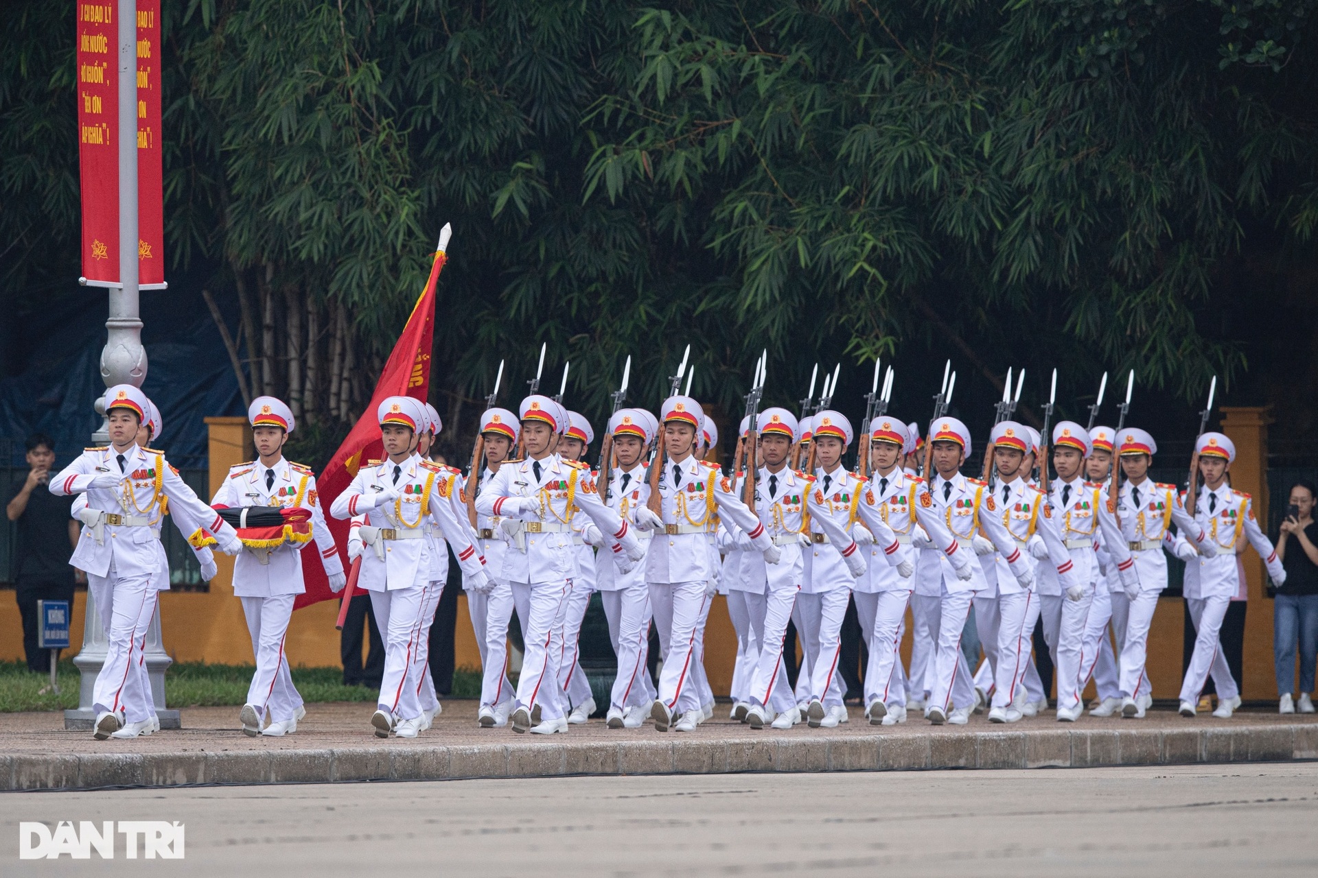 Trang nghiêm Lễ thượng cờ rủ Quốc tang Tổng Bí thư Nguyễn Phú Trọng - 3