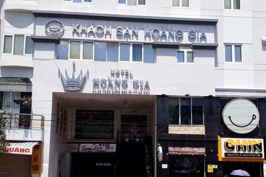 Khởi tố chủ khách sạn lớn nhất nhì Cà Mau về tội đánh bạc