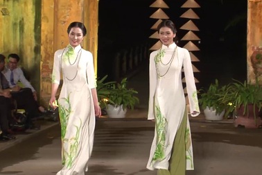 Hé lộ 2 mẫu thiết kế trong BST áo dài của NTK Duy Nguyễn.