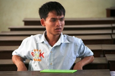 Cậu bạn khiếm thị làm tẩm quất đã đỗ ĐH