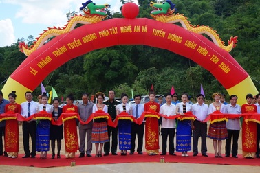 Đưa vào sử dụng đường biên giới Việt – Lào