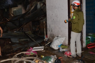 Cháy chợ trong đêm, thiệt hại hàng tỉ đồng