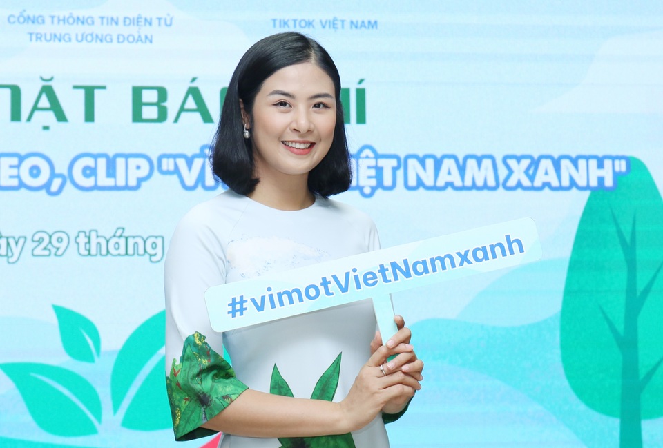 Hoa hậu Ngọc Hân tham gia cuộc thi làm video Vì một Việt Nam xanh - 2 Hoa hậu Ngọc Hân tham gia cuộc thi làm video Vì một Việt Nam xanh - 2