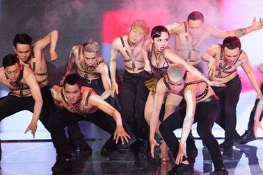 Tóc Tiên mang “Vũ điệu cồng chiêng” gây sốt đến Bài hát yêu thích