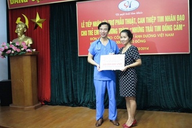 Taxi Vinasun ủng hộ 300 triệu đồng mổ tim cho bệnh nhân nghèo