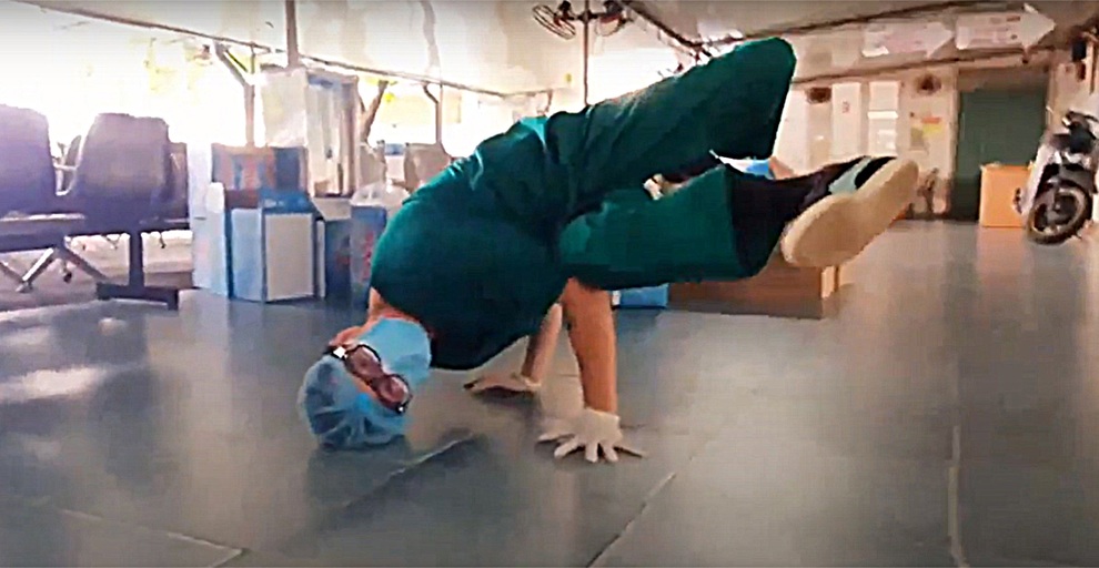 Tình nguyện viên nhảy hiphop truyền năng lượng ở bệnh viện tuyến đầu - 3 Tình nguyện viên nhảy hiphop truyền năng lượng ở bệnh viện tuyến đầu - 3