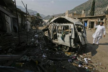 Đánh bom xe tại Pakistan, gần 50 người thương vong 