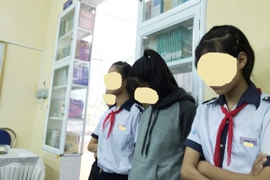 Thêm 1 nữ sinh bị đánh hội đồng, phải chuyển trường vì sợ