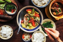 Câu chuyện "bát cơm hàng xóm" và 2 lá thư tay đầy xúc động giữa mùa dịch