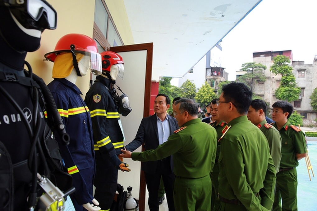 Ưu tiên nguồn lực đầu tư sản xuất trang thiết bị cho lực lượng PCCC - 3 Ưu tiên nguồn lực đầu tư sản xuất trang thiết bị cho lực lượng PCCC - 3