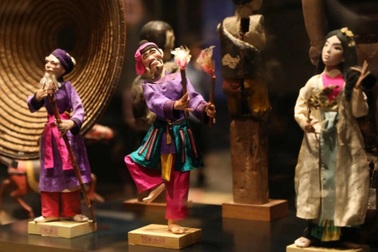 Tranh Đông Hồ, rối nước được trưng bày ở Bảo tàng Mỹ thuật Việt Nam