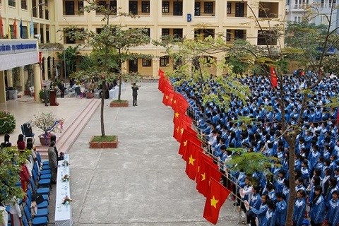 Phụ huynh “tố” trường thu tiền dạy thêm sai quy định