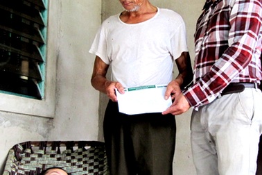 Quà bạn đọc đến với "cháu bé bại não mồ côi cha mẹ"