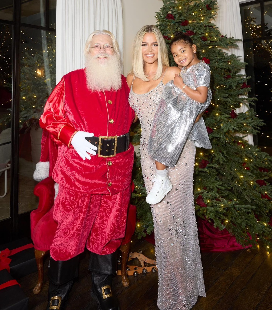 Khloe Kardashian happily celebrates Christmas after the scandal of her young girlfriend having a child - 1