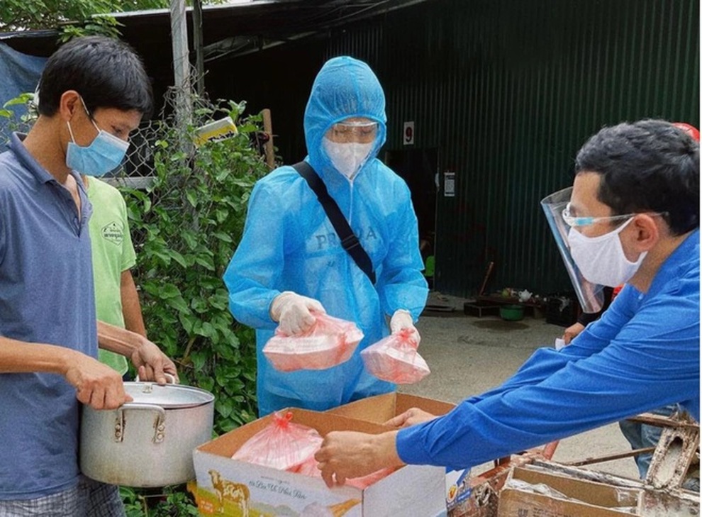 Ca sĩ Phi Nhung, diễn viên Anh Đức mắc Covid-19 từ đâu? - 10 Ca sĩ Phi Nhung, diễn viên Anh Đức mắc Covid-19 từ đâu? - 10