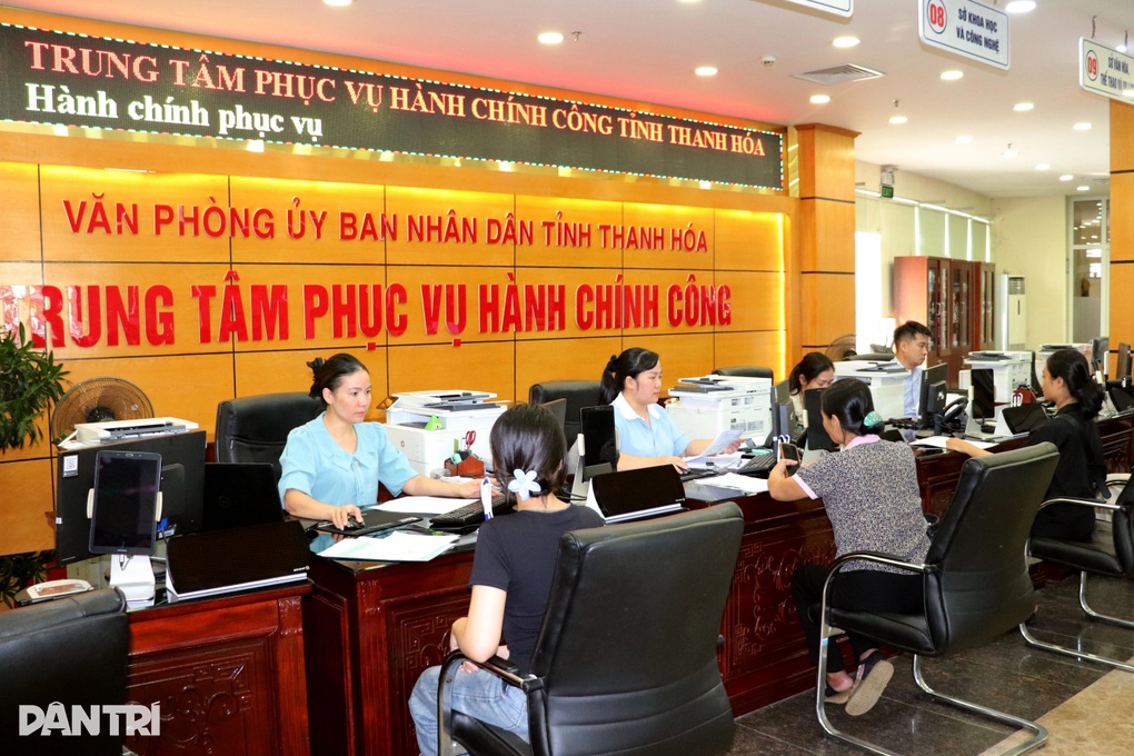 Giám đốc Sở Nội vụ được giao quyền giải quyết thủ tục việc làm, tiền lương - 1