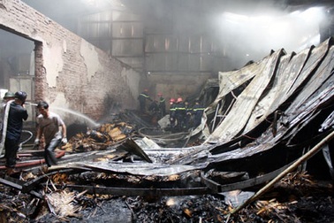 Cháy lớn tại công ty mây tre đan