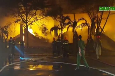 Kho hàng Tết cháy rụi