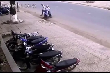 Chạy “bán sống, bán chết” khi đang ăn trộm xe máy và bị bắt quả tang