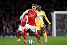 Arsenal khiến Liverpool tiếp tục chờ đợi để đăng quang Premier League