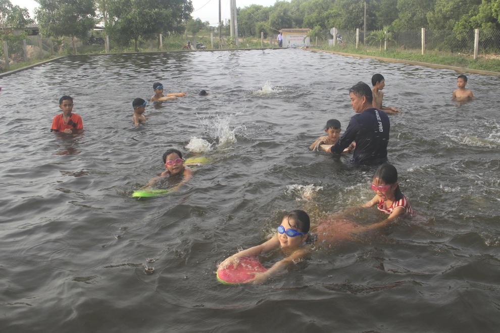 Quảng Trị: Lớp học bơi đặc biệt dành cho trẻ khuyết tật ở vùng rốn lũ - 6 Quảng Trị: Lớp học bơi đặc biệt dành cho trẻ khuyết tật ở vùng rốn lũ - 6