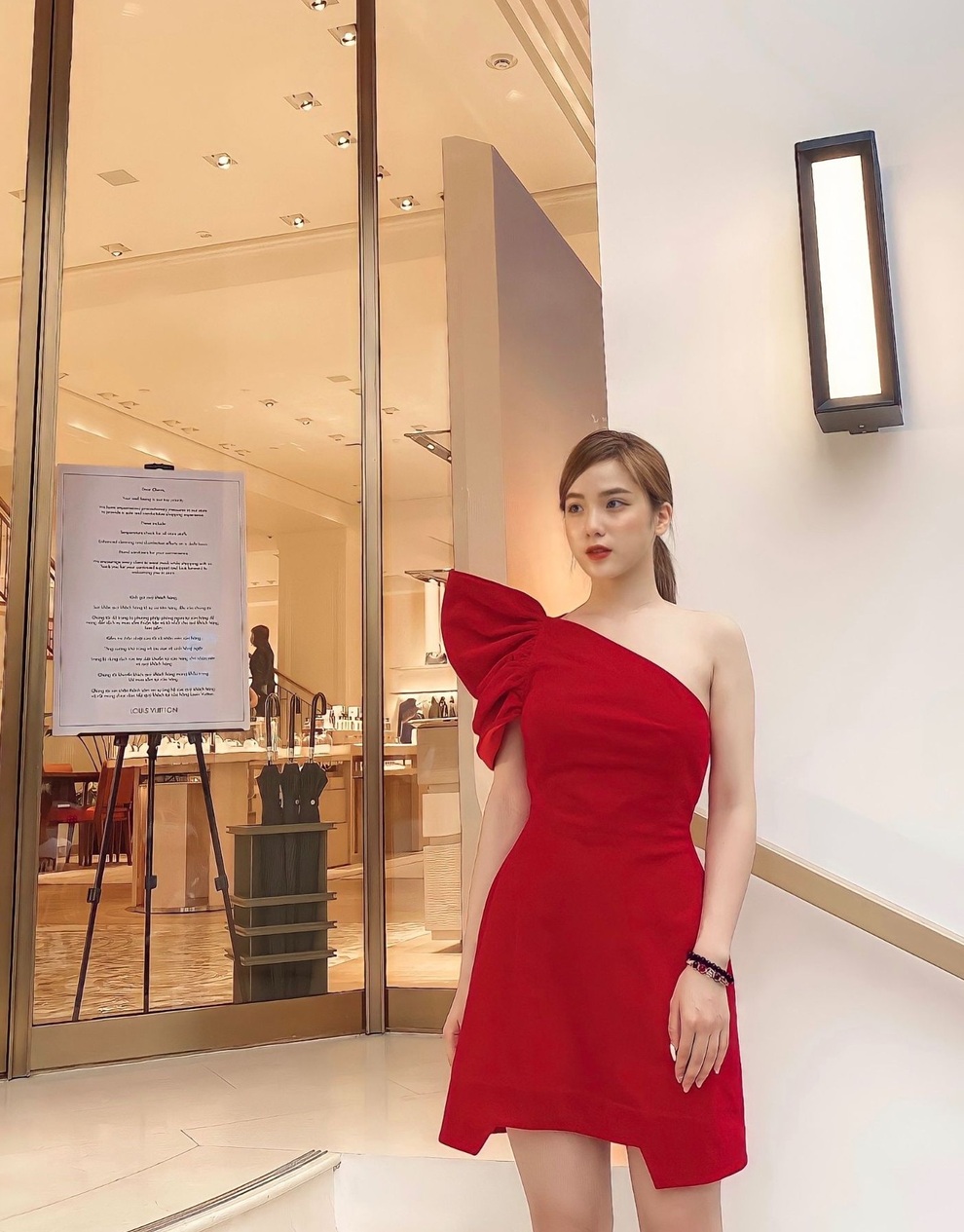 Lạ lùng hot girl rất xinh nhưng chẳng bao giờ cười khi chụp ảnh vì... tự ti - 6 Lạ lùng hot girl rất xinh nhưng chẳng bao giờ cười khi chụp ảnh vì... tự ti - 6