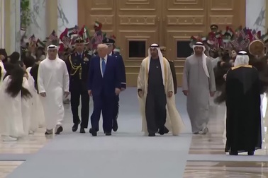 UAE chào đón ông Trump bằng điệu múa truyền thống