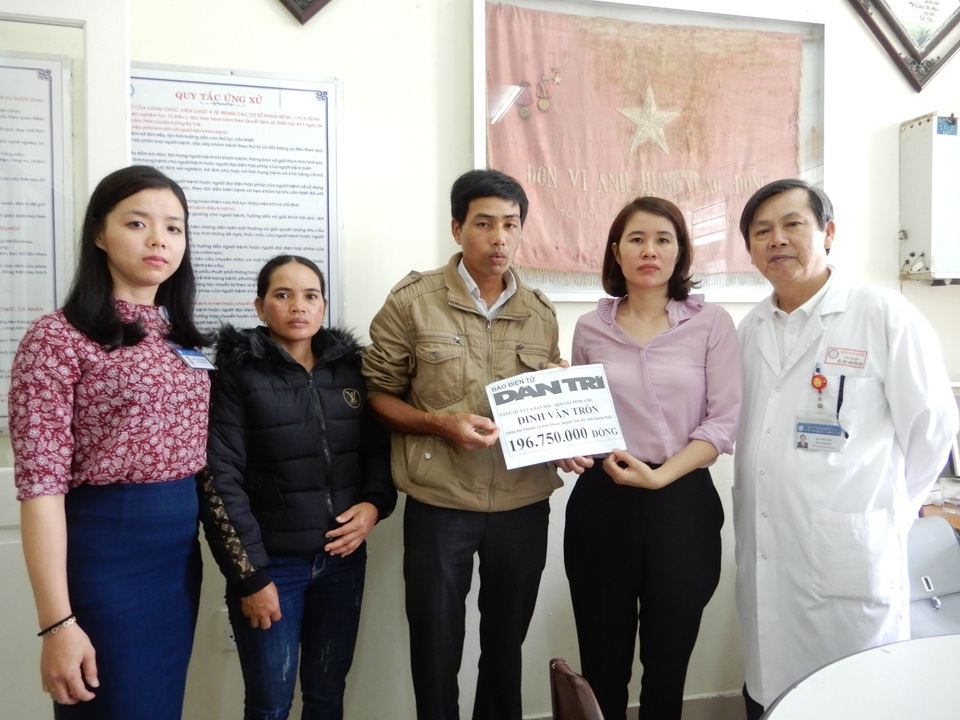 Cậu bé 8 tuổi đã qua đời được bạn đọc tiếp tục giúp đỡ gần 200 triệu đồng - 2 Cậu bé 8 tuổi đã qua đời được bạn đọc tiếp tục giúp đỡ gần 200 triệu đồng - 2