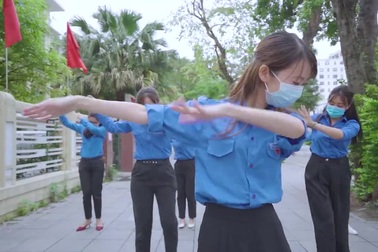 Thanh niên Thủ đô thực hiện Thử thách nhảy đánh bại Covid-19