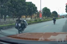 Triệu tập thêm 2 đối tượng bốc đầu xe, tất cả đều không có bằng lái