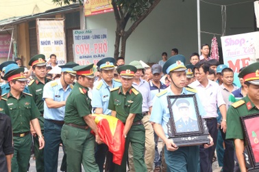 Hài cốt người lính phi công trở về quê nhà