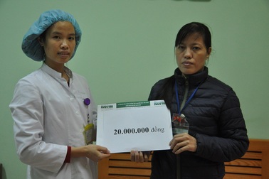 Bạn đọc Dân trí hỗ trợ nóng 20 triệu đồng đến cậu bé Đức ghép phổi
