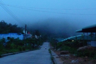 Sương mù bức xạ bao phủ khắp vùng núi phía Bắc