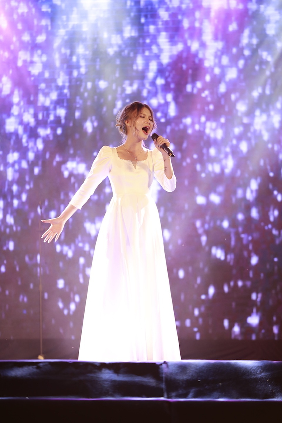 Vừa đàn vừa hát, nam sinh Quảng Bình đăng quang ngôi Quán quân Học bổng Tài năng ĐH FPT - 3