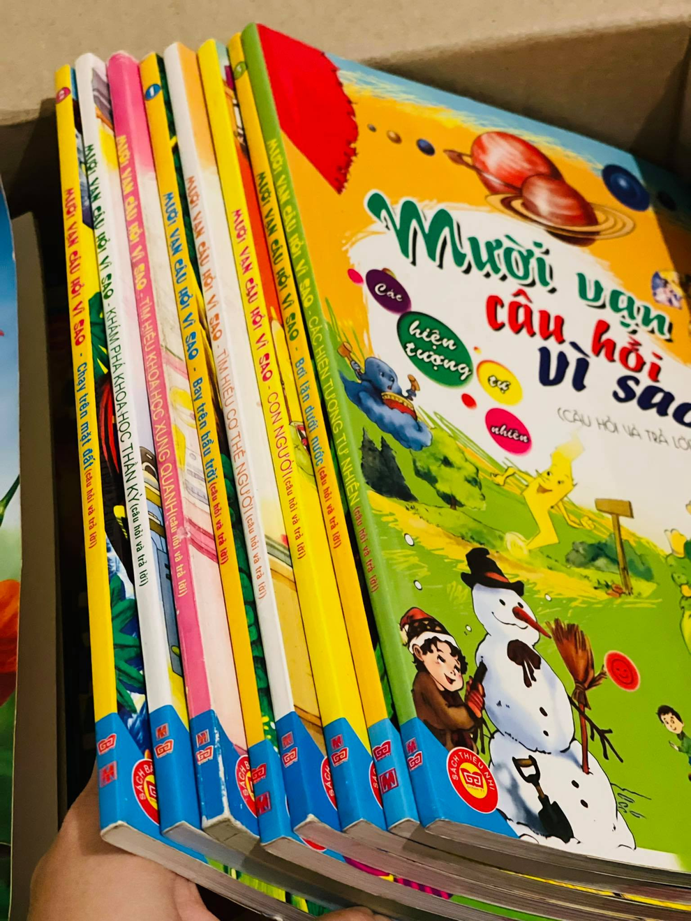 Ba học sinh Hà Nội quyên góp gần 1000 sách giáo khoa tặng học sinh vùng cao - 3 Ba học sinh Hà Nội quyên góp gần 1000 sách giáo khoa tặng học sinh vùng cao - 3