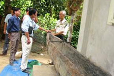 Lập hội đồng thẩm định chiếc thuyền độc mộc cổ